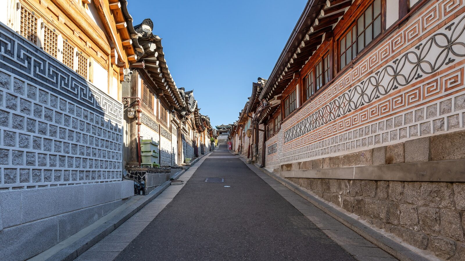 Làng cổ Bukchon Hanok với những ngôi nhà truyền thống ở Seoul, Hàn Quốc